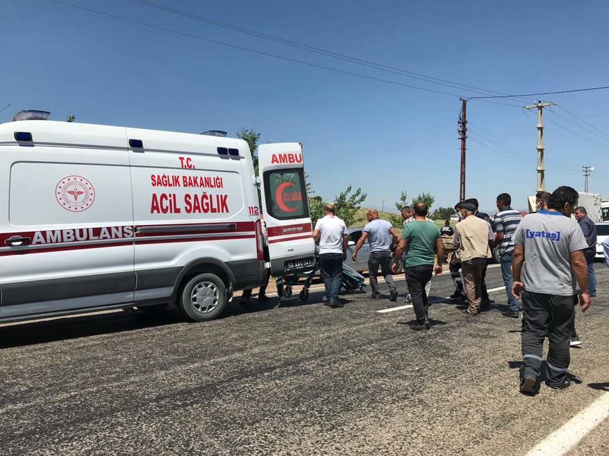 Siirt\'te devrilen kamyonetin sürücüsü yaralandı