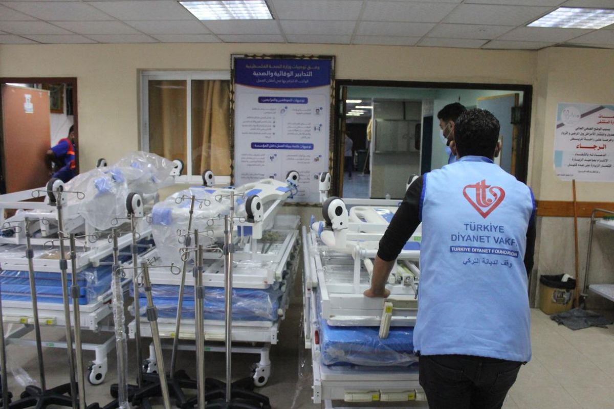 Son dakika haberi! TDV\'den Gazze\'deki Şifa Hastanesi\'ne, 20 fonksiyonel hasta yatağı ve 2 ambulans yardımı