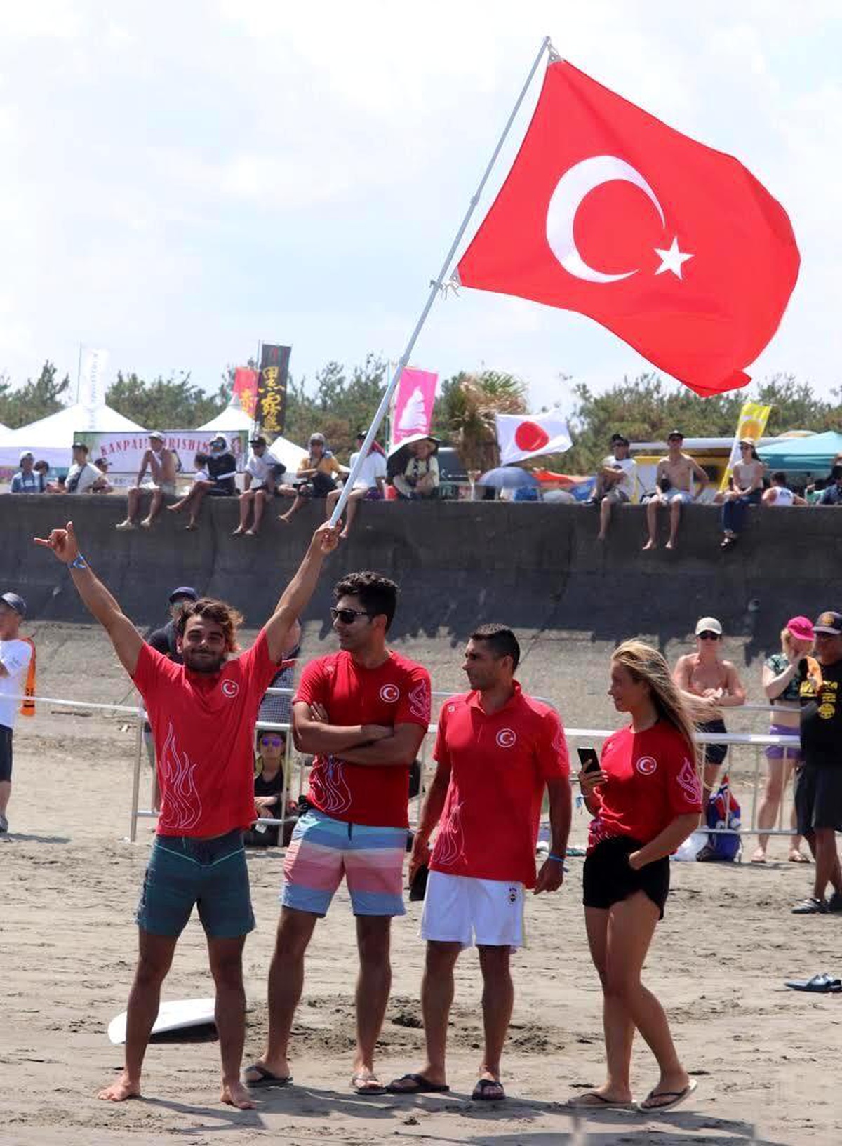Türk dalga sörfü milli takımı olimpiyat kapısında