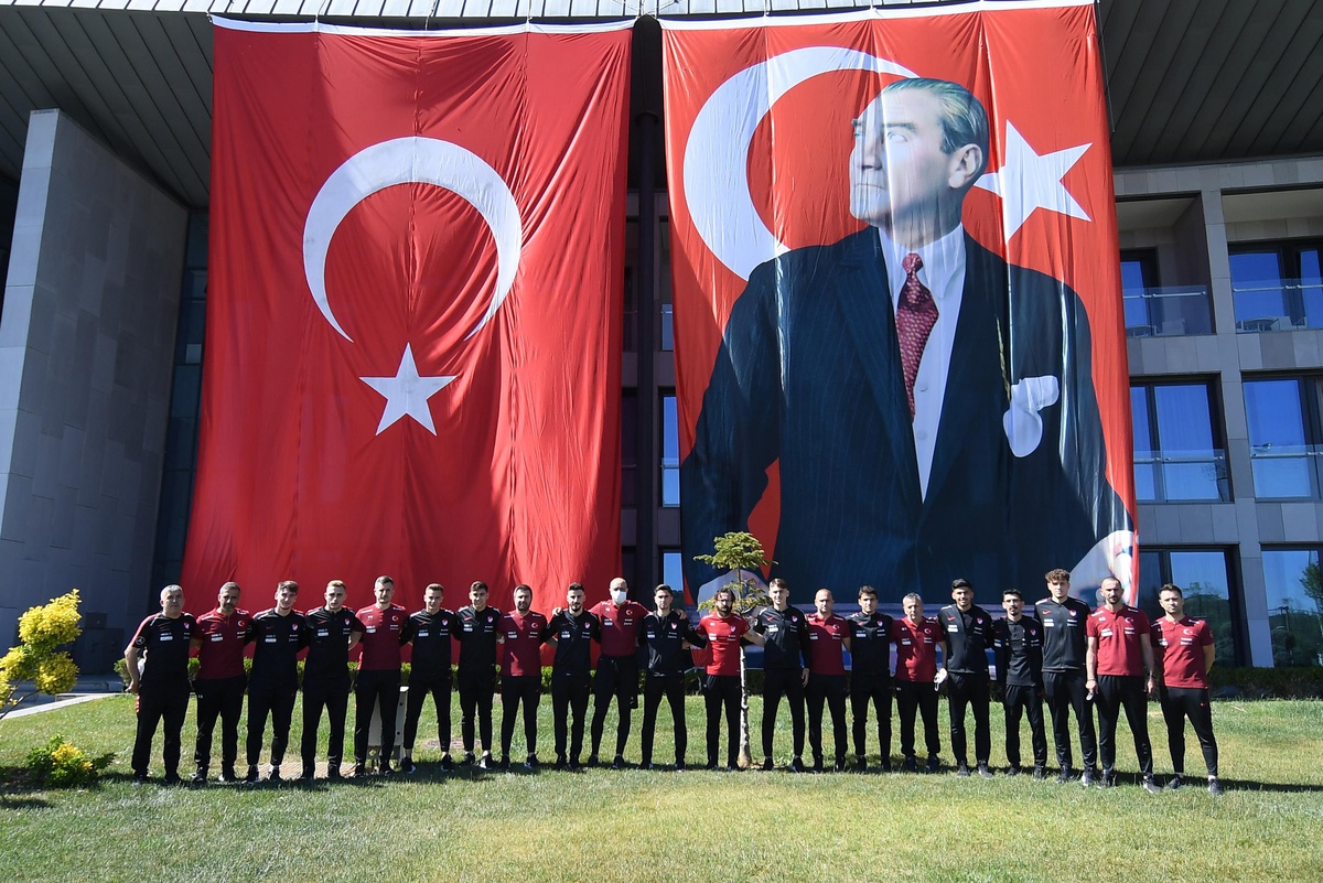 Ümit Milli Futbol Takımı\'nda 19 Mayıs kutlaması