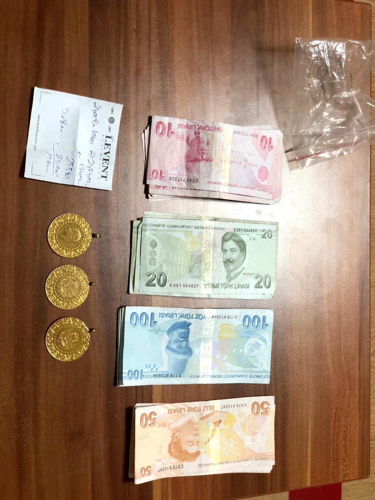 Unutulan çantadaki altın ve paraları çalan işyeri çalışanı yakalandı