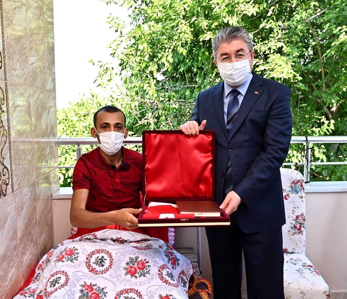 Vali Yılmaz\'dan Kuzey Irak gazisi Talan\'a ziyaret
