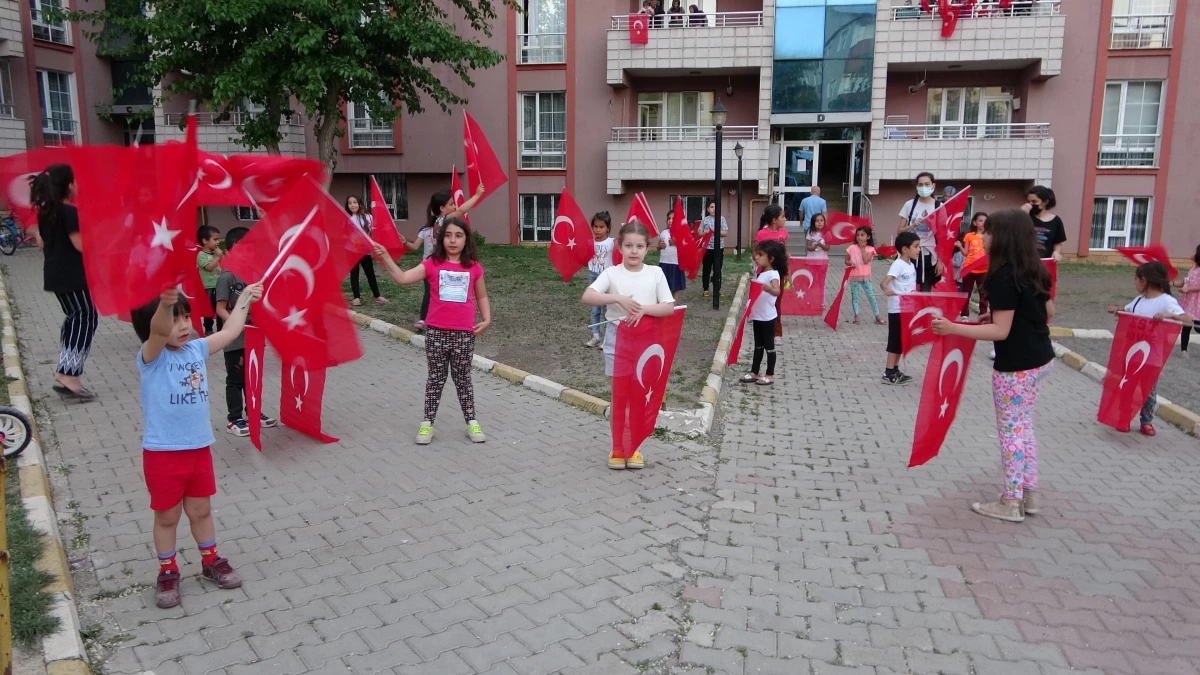 Saat 19.19\'da İstiklal Marşı okundu