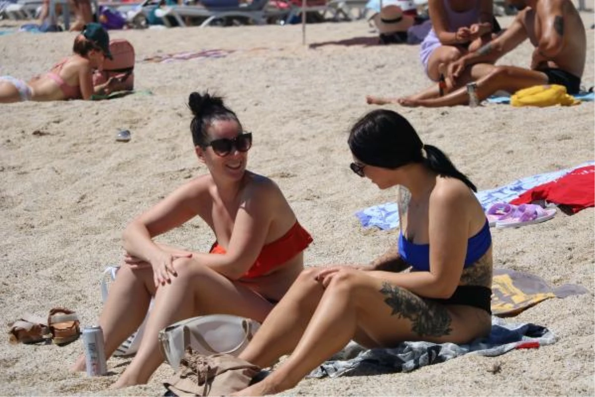 Alanya\'da tatilciler plajları doldurdu