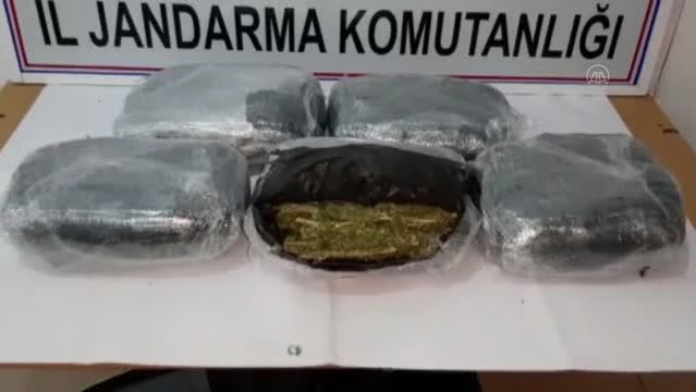 Ankara'ya valizle uyuşturucu sevk etmek isteyen şüpheli Elazığ'da yakalandı