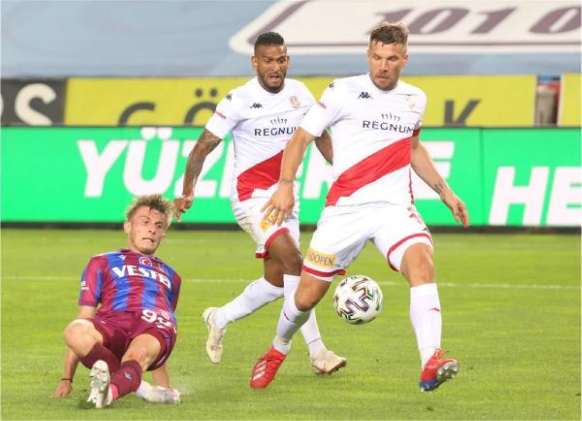 Antalyaspor, Podolski ile yolları ayırıyor
