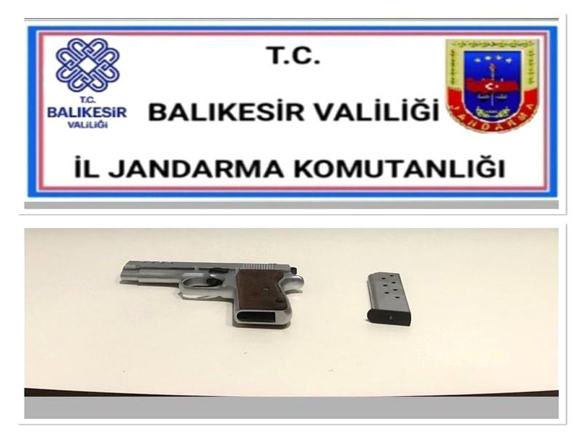 Son dakika! Balıkesir\'de jandarma 20 aranan şahsı yakaladı