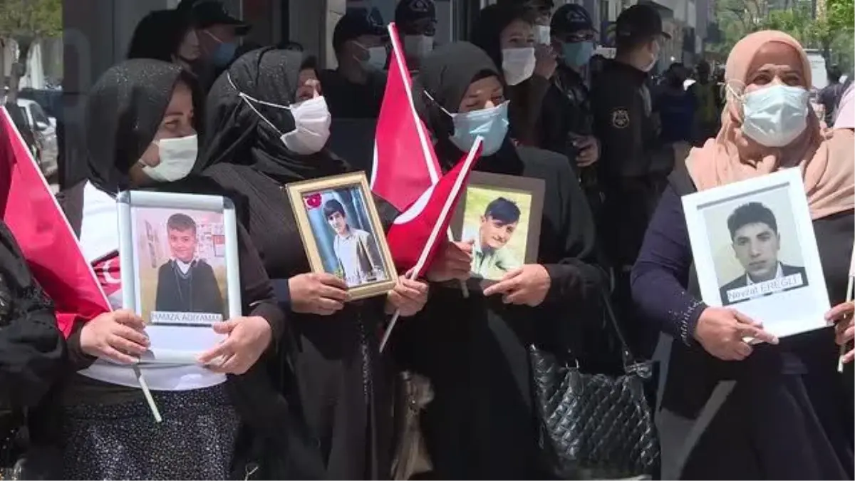 Son dakika haberleri: Çocuklarına kavuşmak için HDP binası önünde eylem yapan aile sayısı 32\'ye yükseldi