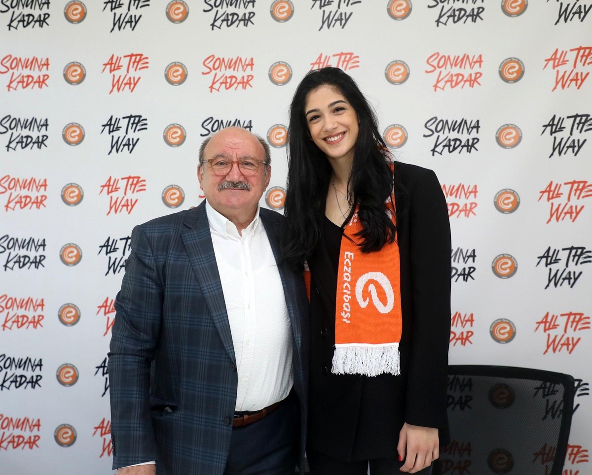 Eczacıbaşı VitrA, Yasemin Güveli ile sözleşme yeniledi