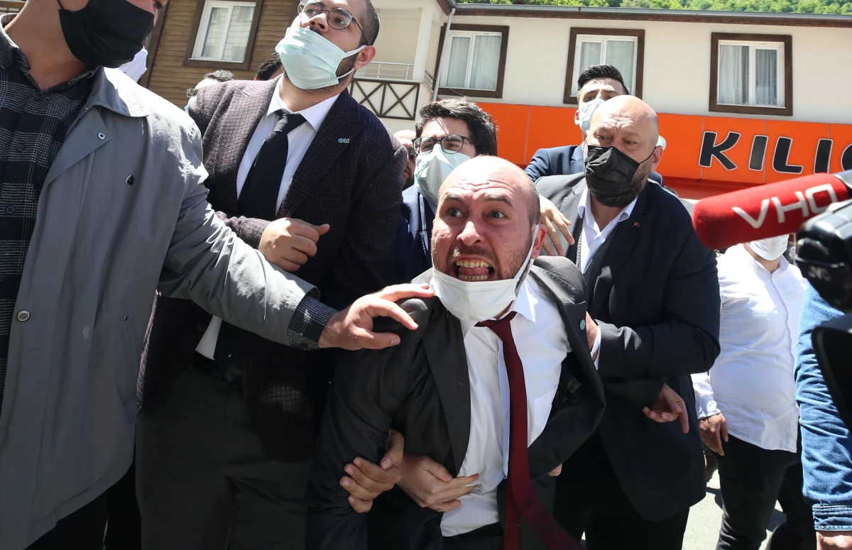 İYİ Parti Genel Başkanı Akşener\'in Rize programında partililerle bazı vatandaşlar arasında gerginlik yaşandı