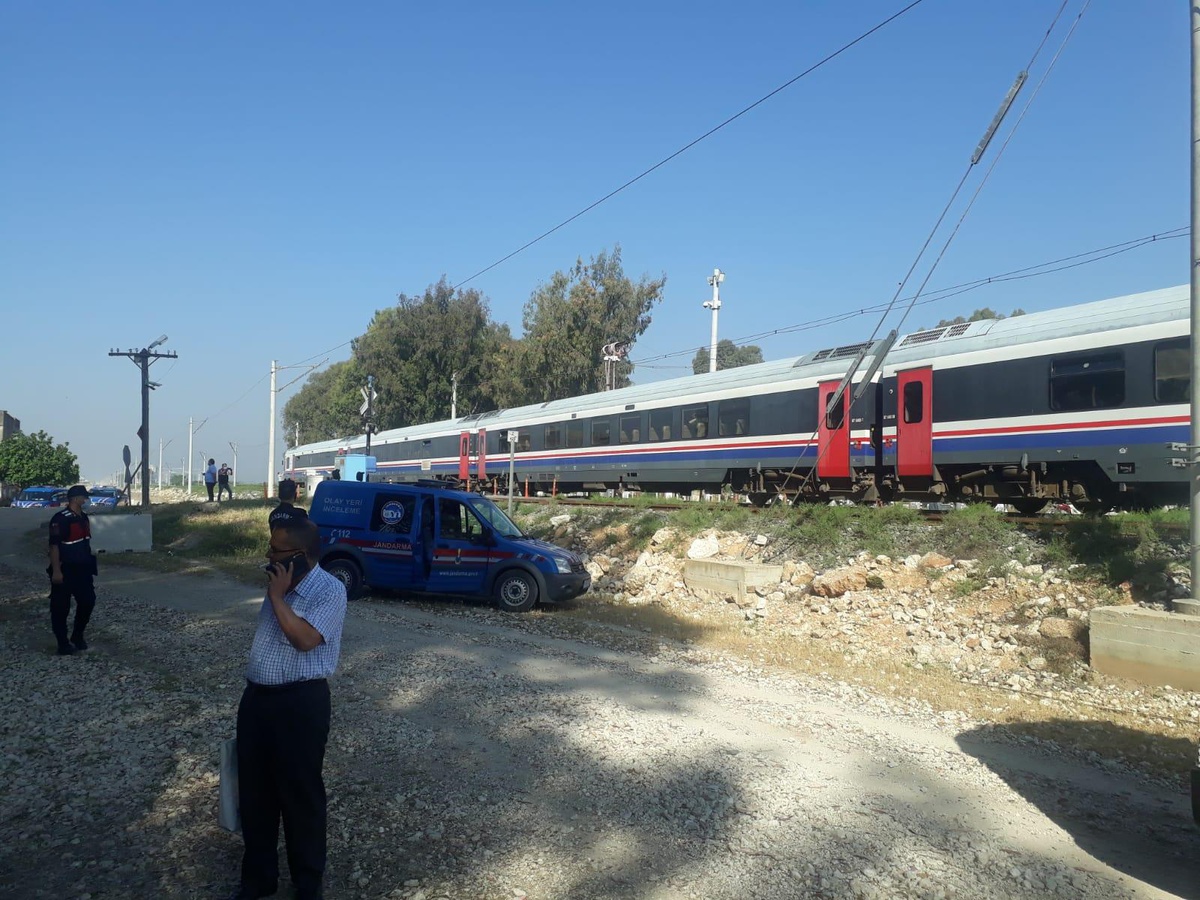 Mersin\'de trenin çarptığı kadın yaşamını yitirdi