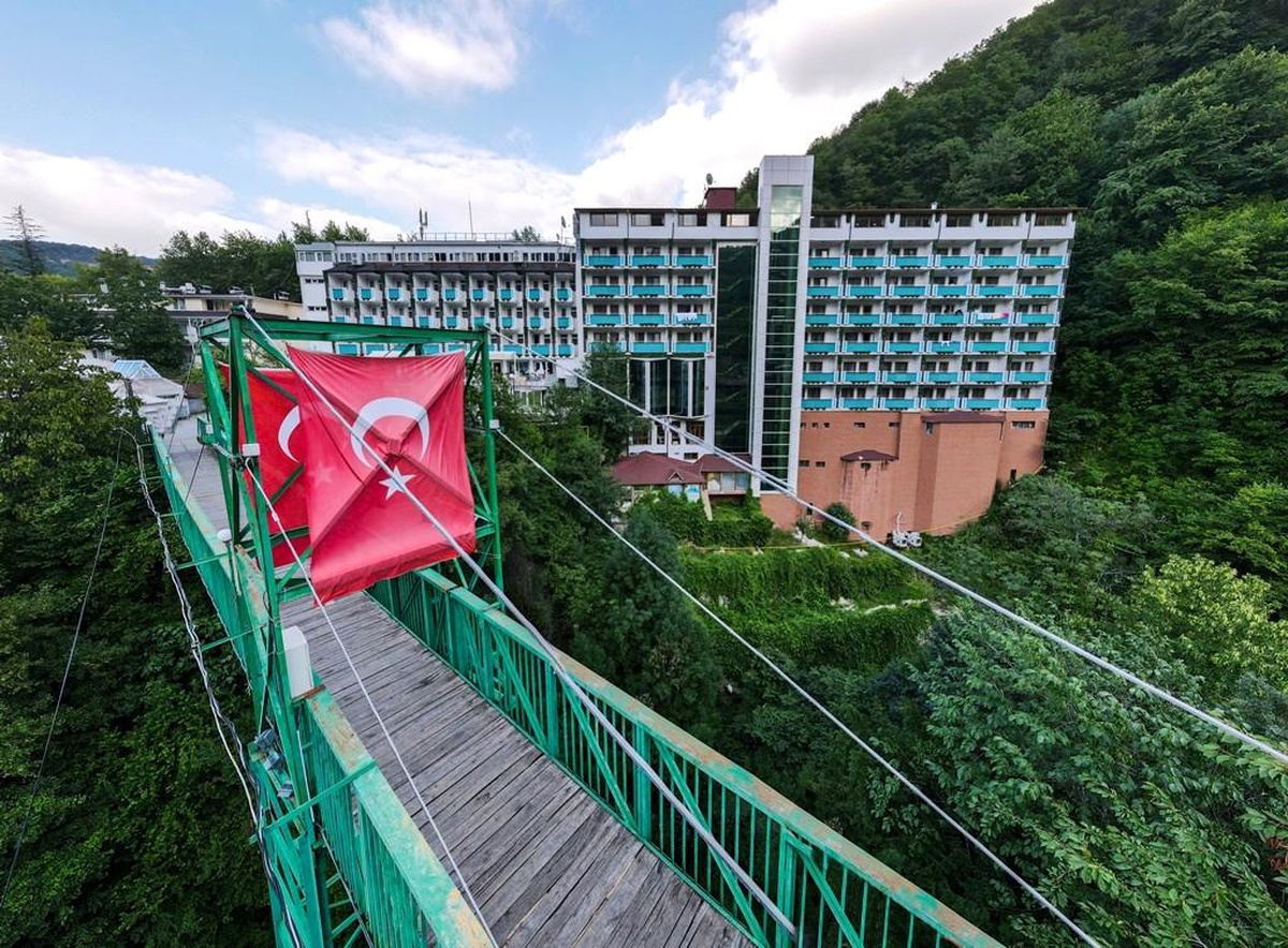 Oylat\'ta oteller yeniden hizmete giriyor