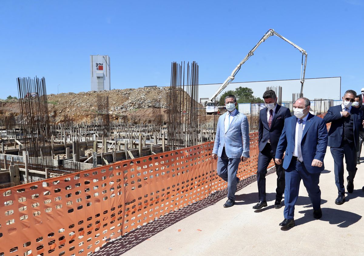 Son Dakika | Sanayi ve Teknoloji Bakanı Varank, Kocaeli\'de fabrika temel atma töreninde konuştu: (1)