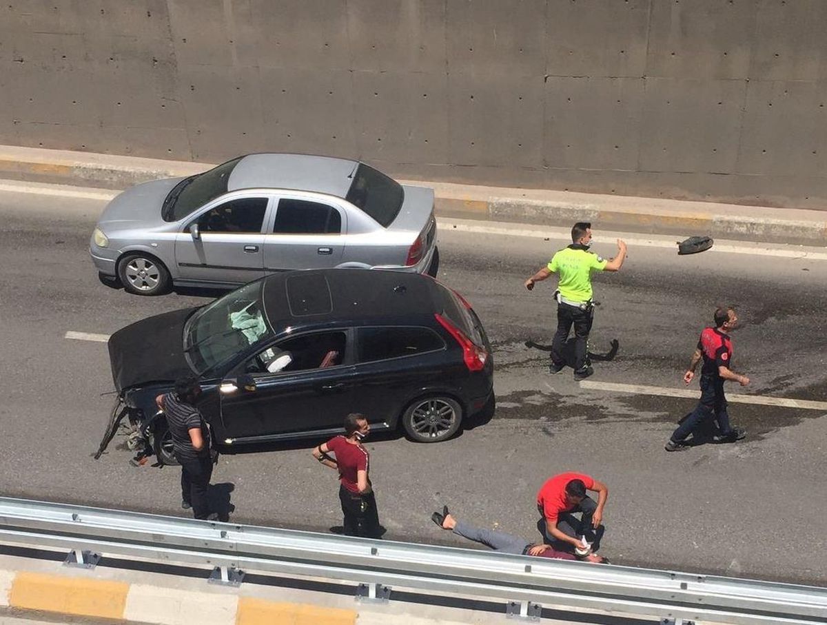 Şanlıurfa\'da otomobil refüje çarptı: 1 yaralı