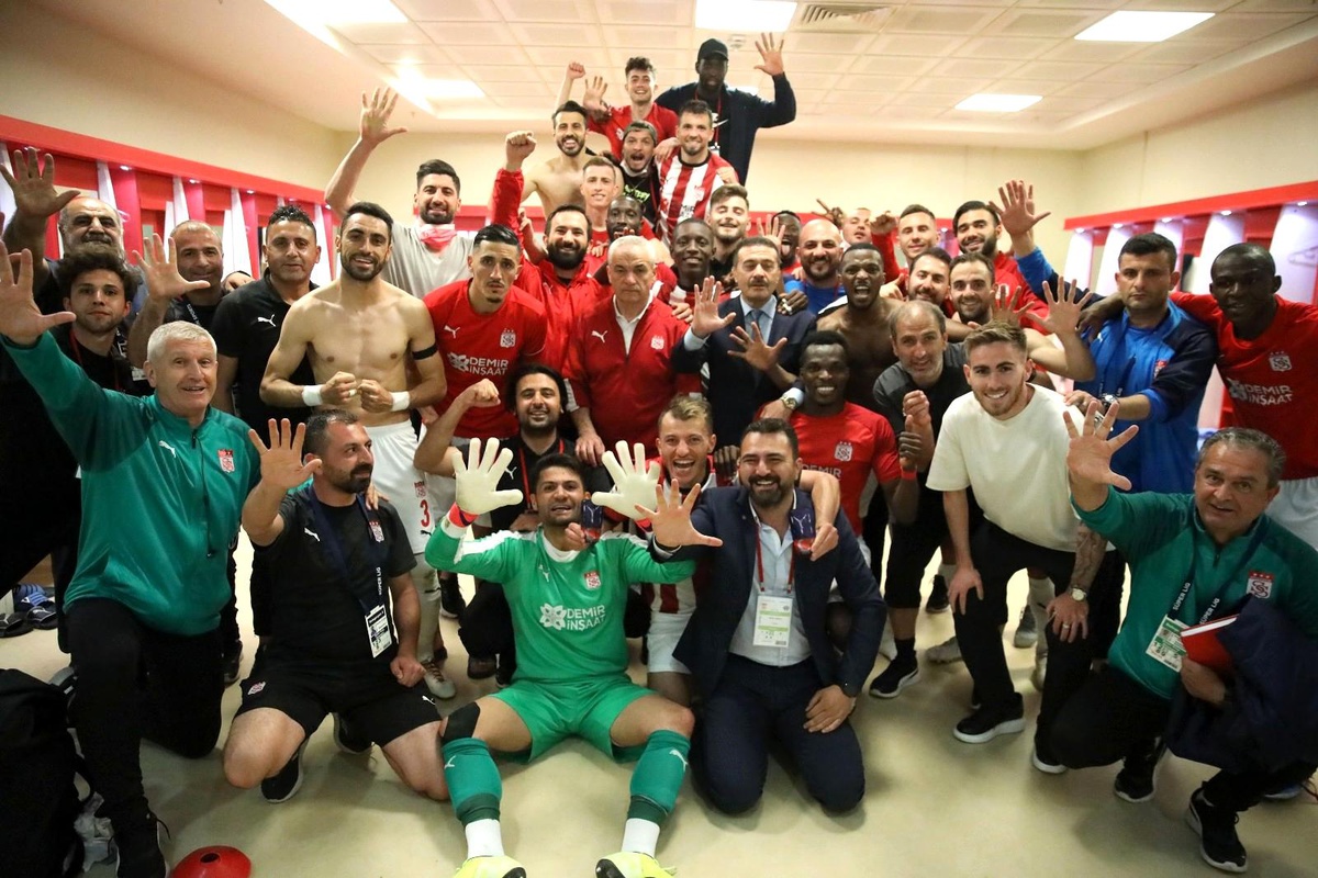 Sivasspor\'da 17 oyuncunun sözleşmesi sürüyor