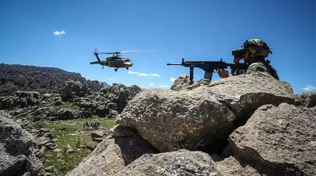 Son Dakika! Bakan Akar: Kandil'in ışıkları söndü, teröristlerin sonu geliyor Son Dakika! Bakan Akar: Kandil'in ışıkları söndü, teröristlerin sonu geliyor