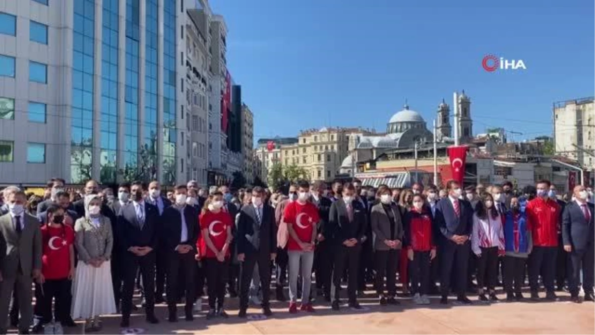 Taksim Meydanı\'nda 19 Mayıs töreni