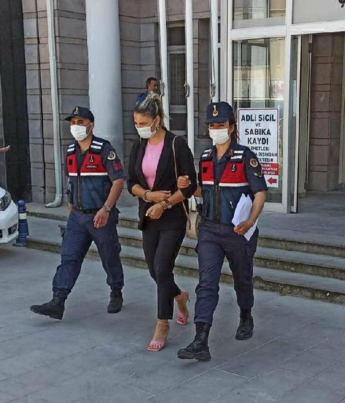 Uyuşturucudan hükümlü kadın Aydın\'da yakalandı