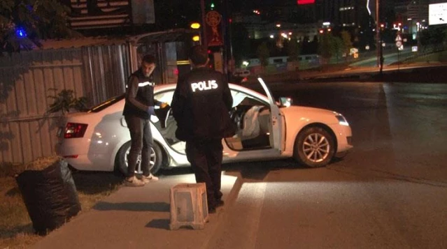 Polislerden kaçmaya çalışan alkollü sürücü iki bekçiye çarptı Polislerden kaçmaya çalışan alkollü sürücü iki bekçiye çarptı