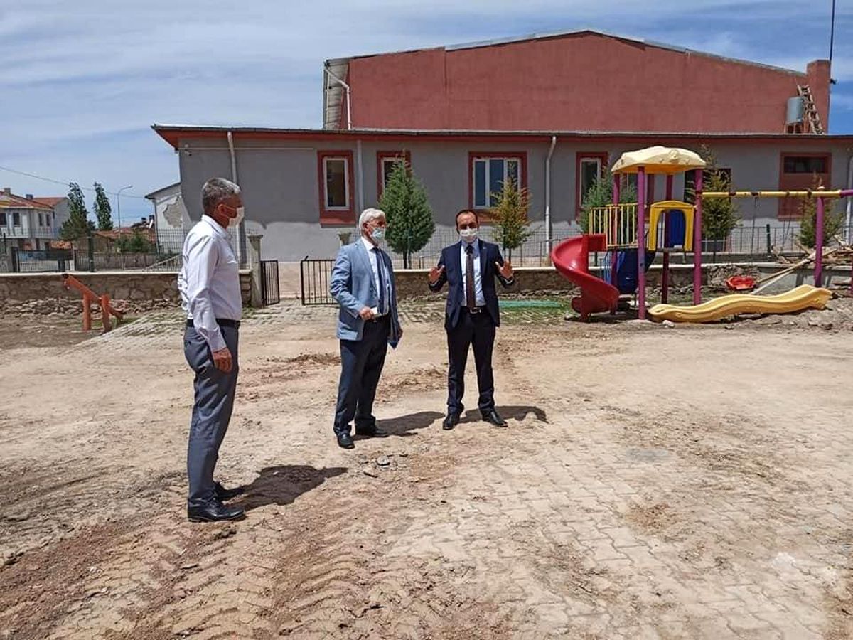 Aslanapa Ortaokulu\'nda çevre düzenleme ve güçlendirme çalışmaları