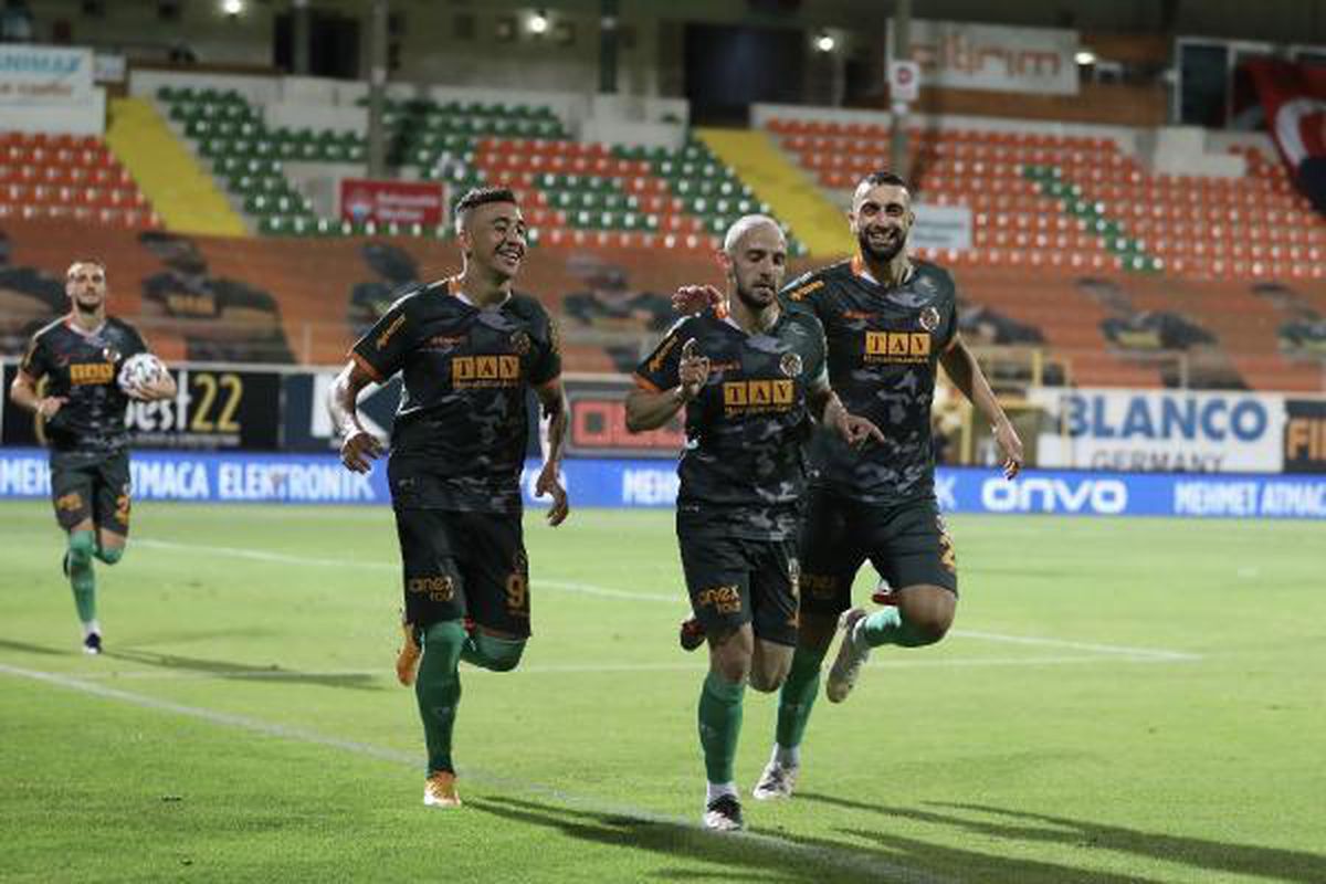 Aytemiz Alanyaspor\'da gollerin çoğu \'ortadan\'