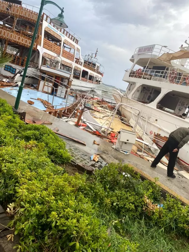 Ayvalık'ta fırtına onlarca tekneyi batırdı, bir kişi batan ...