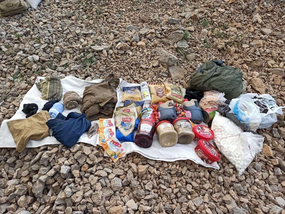 Son dakika 3. sayfa: Başkale\'de PKK/KCK terör örgütüne ait silah ve mühimmat ele geçirildi