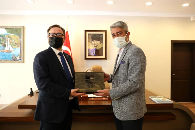 Belediye Başkanı Oktay ve Ukrayna Antalya Konsolosu Rustamov'dan işbirliği