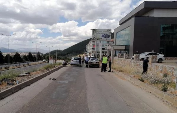 Boşanma aşamasındaki eşinin amcasını tabancayla, kayınbiraderini de darbederek yaraladı