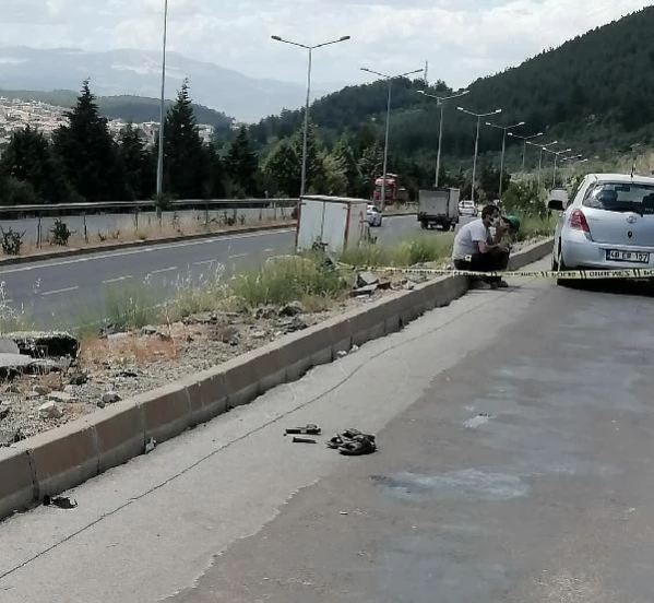 Boşanma aşamasındaki eşinin amcasını tabancayla, kayınbiraderini de darbederek yaraladı