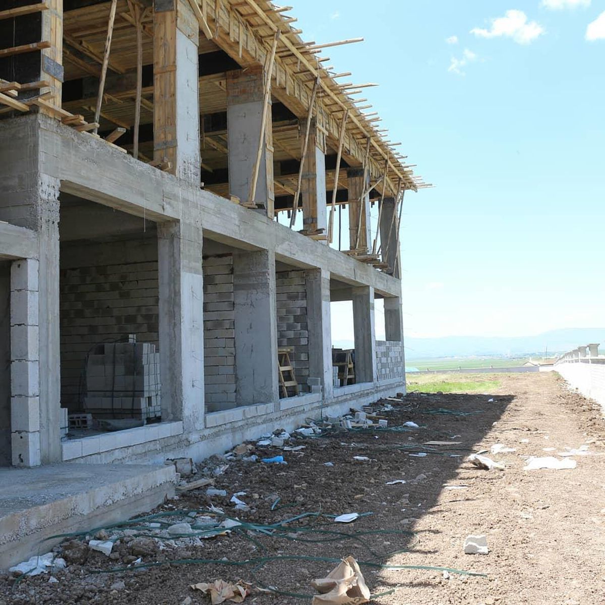 Bulanık Milli Eğitim Müdürü Tunçel, okul inşaatında incelemelerde bulundu