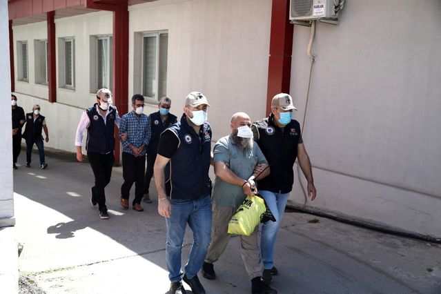 DEAŞ'lı çocukları savaşırken ölen baba teröristlere yardımdan tutuklandı