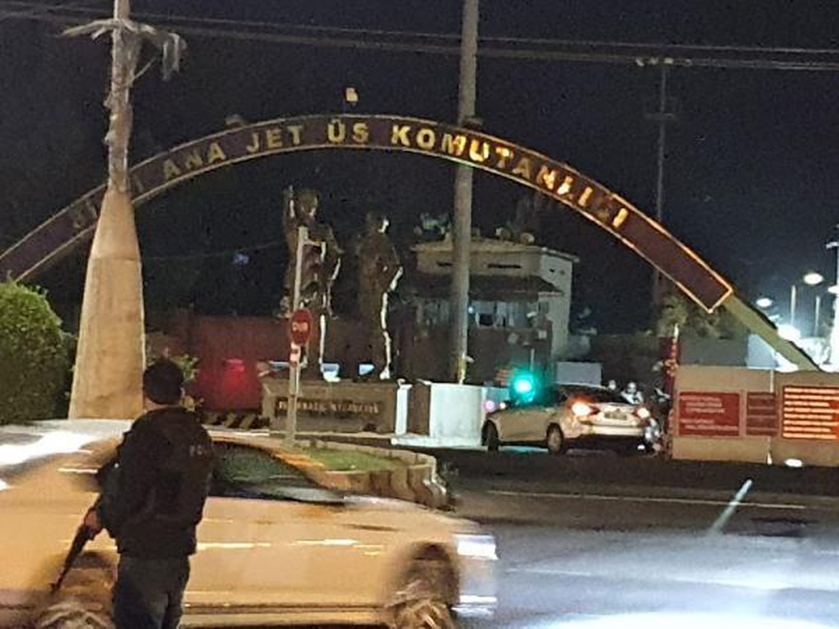 Diyarbakır\'da 8\'inci Ana Jet Üs Komutanlığı\'na maket uçaklarla saldırı girişimine 1 gözaltı (2)