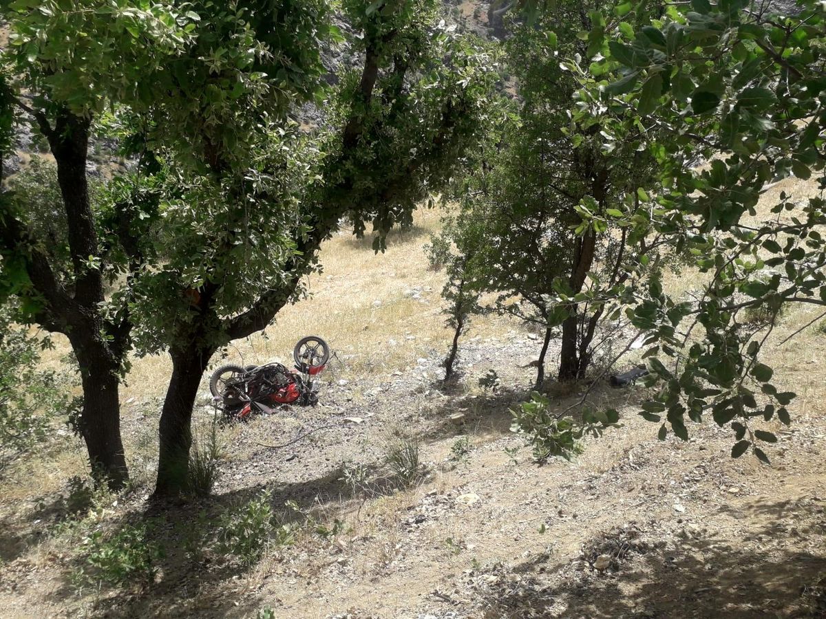 Diyarbakır\'da araçla çarpışan motosiklet uçuruma yuvarlandı: 1 ağır yaralı