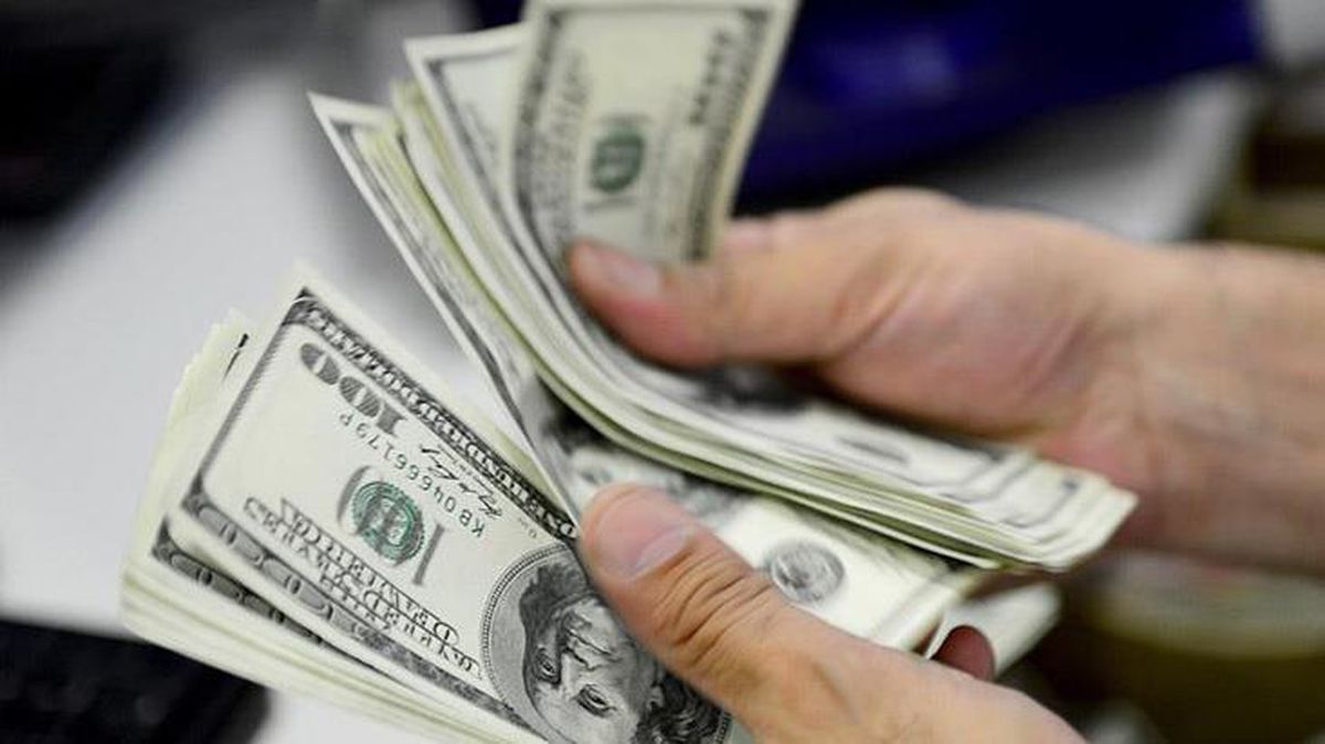 Güne yükselişle başlayan dolar 8.37 seviyelerinden işlem görüyor