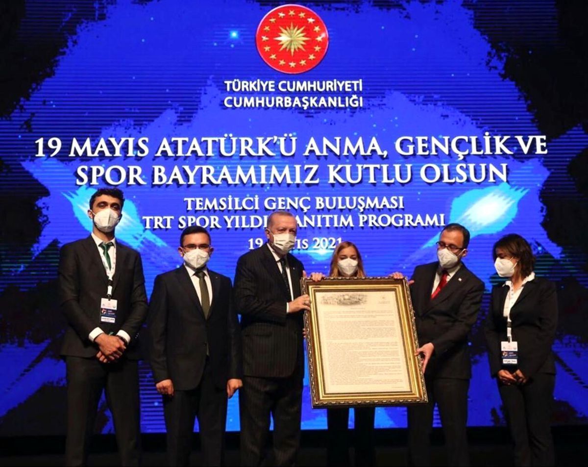 Düzce Üniversitesi öğrencisi 19 Mayıs\'ta gençlerin sesi oldu