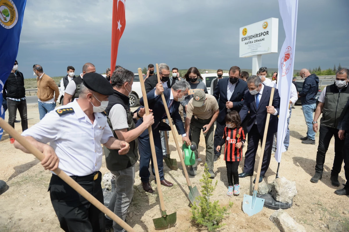 Eskişehirspor\'un "Bir milyon fidan kampanyası"nda ilk hatıra ormanı oluşturuldu
