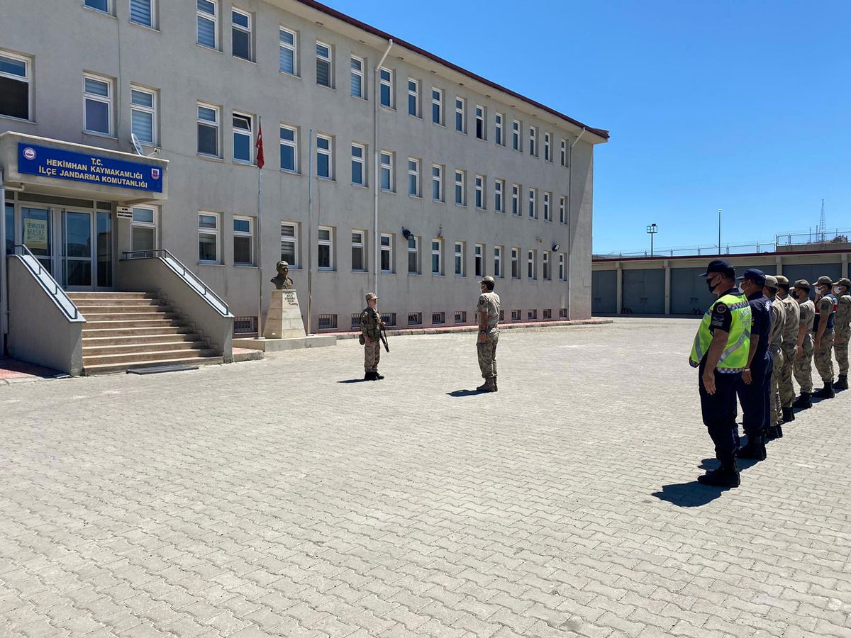 Hekimhan İlçe Jandarma Komutanlığı, otizmli genç ve ailesini ağırladı