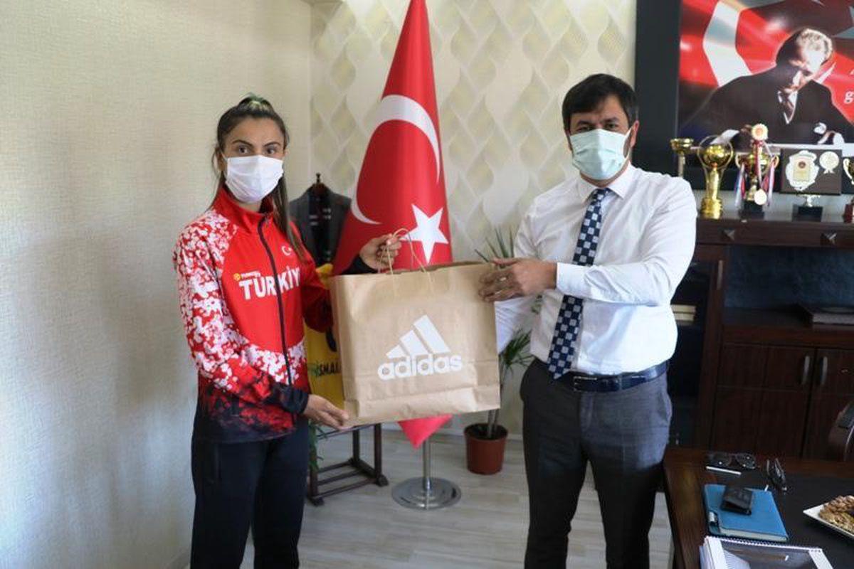 İl Müdürü Çalgan, başarılı sporcuları tebrik etti