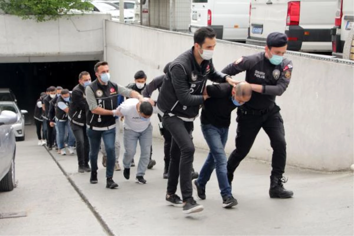 İstanbul\'da uyuşturucu operasyonlarında gözaltına alınanlar adliyeye sevk edildi