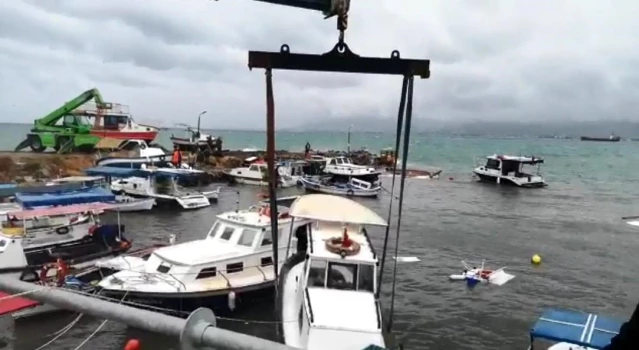 İzmir'i fırtına vurdu: 26 tekne battı