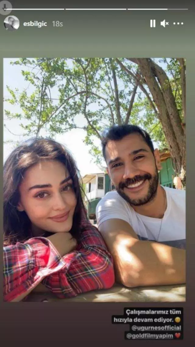 Kanunsuz Topraklar dizisinin başrolleri Esra Bilgiç ve Uğur Güneş set hallerini yayınladı Kanunsuz Topraklar dizisinin başrolleri Esra Bilgiç ve Uğur Güneş set hallerini yayınladı
