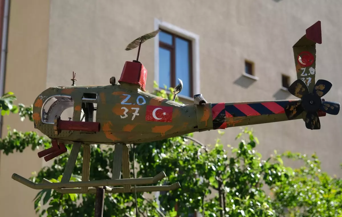 Kastamonu\'da salgında evde sıkılan torna ustasının torunları için hurdadan yaptığı oyuncaklar ilgi görüyor