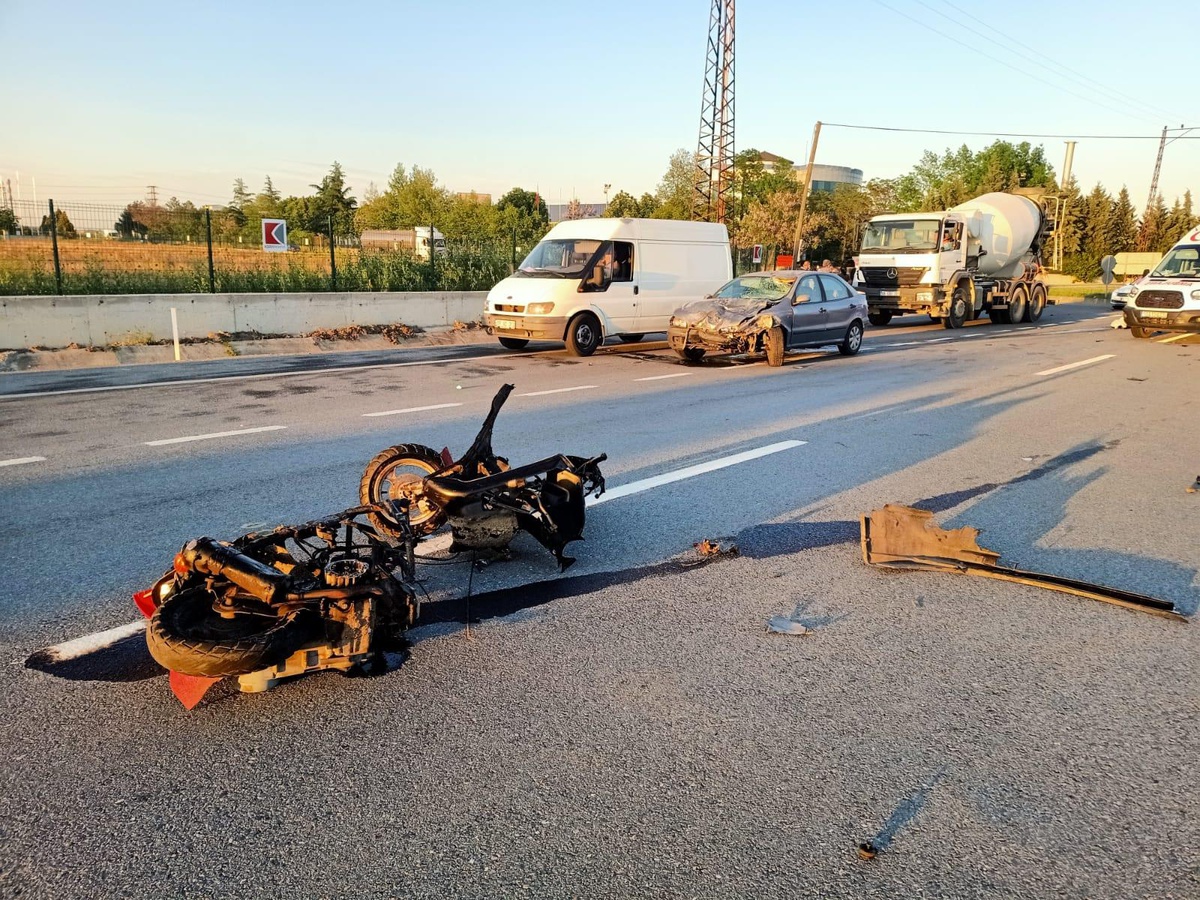 Kırklareli\'nde otomobille çarpışan motosikletin sürücüsü yaşamını yitirdi