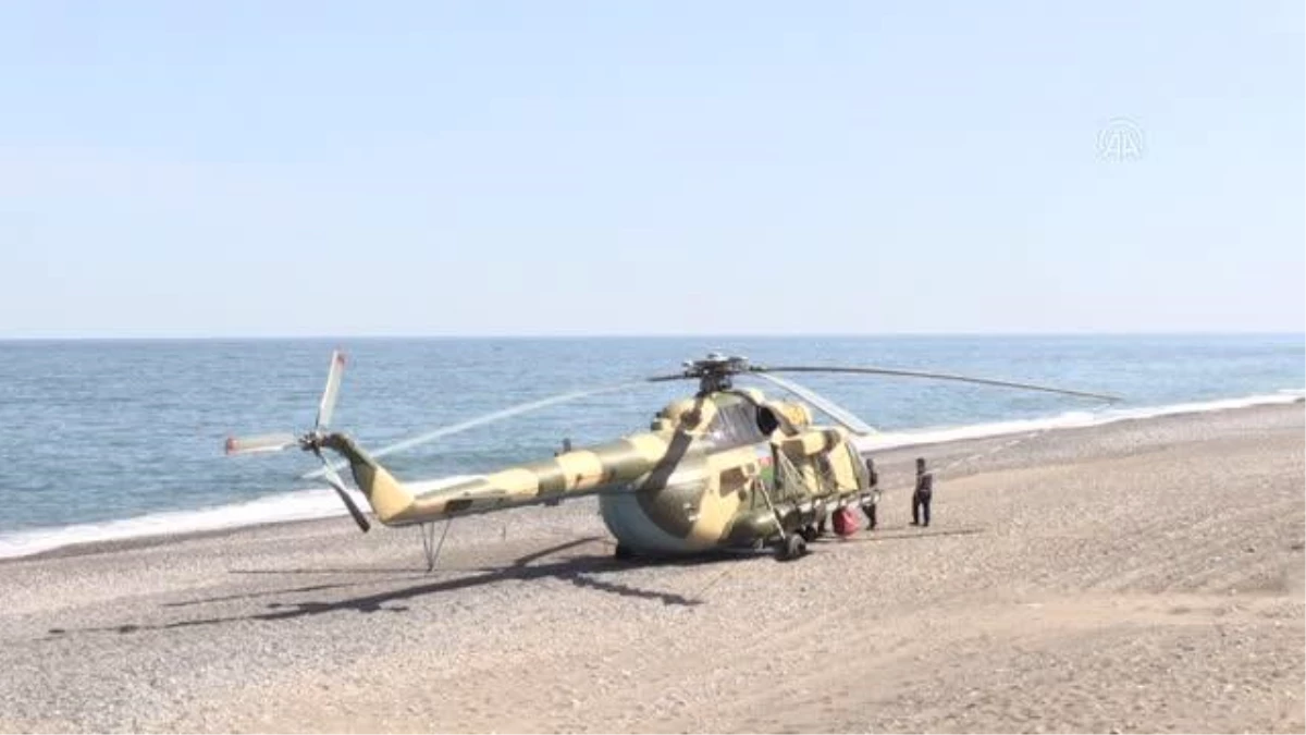 Sahile zorunlu iniş yapan Azerbaycan\'a ait askeri helikopterdeki arıza giderilmeye çalışılıyor