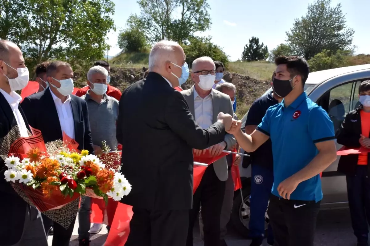 Şampiyon Acar\'a memleketinde görkemli karşılama