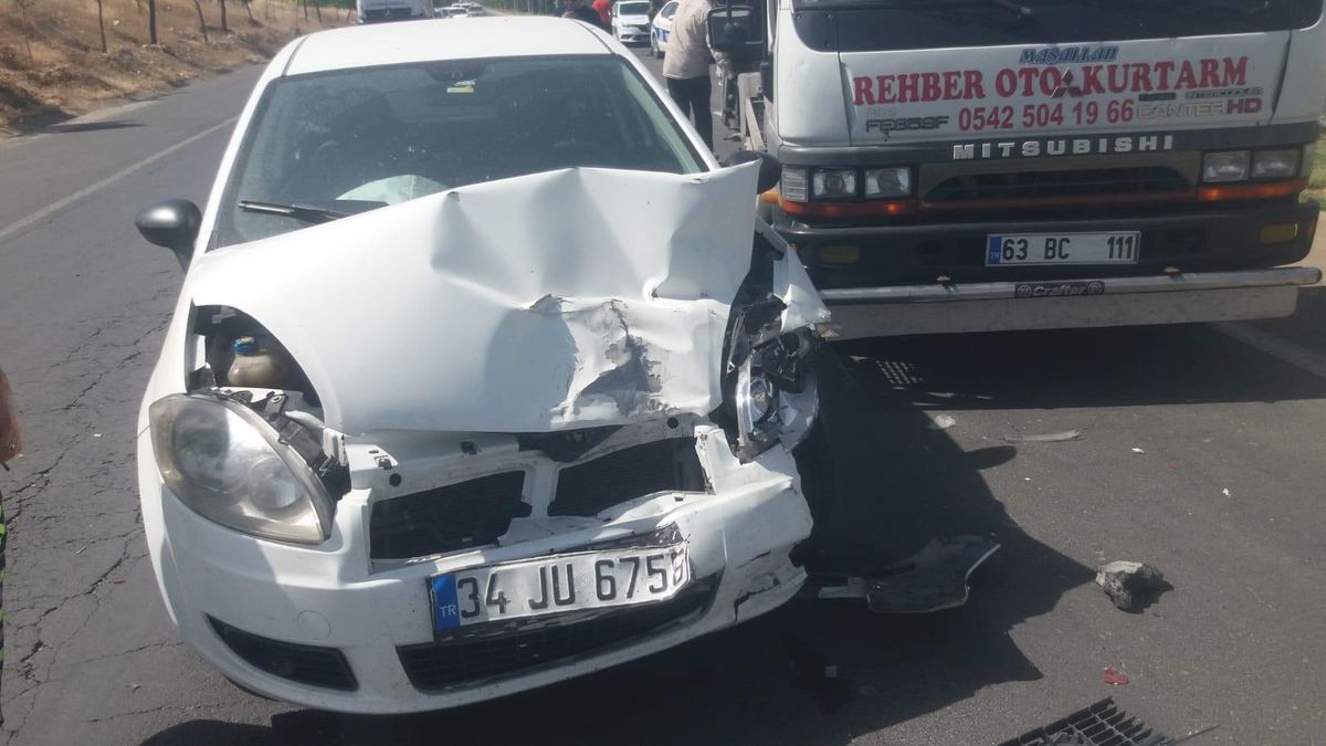 Şanlıurfa\'da iki otomobil çarpıştı: 4 yaralı