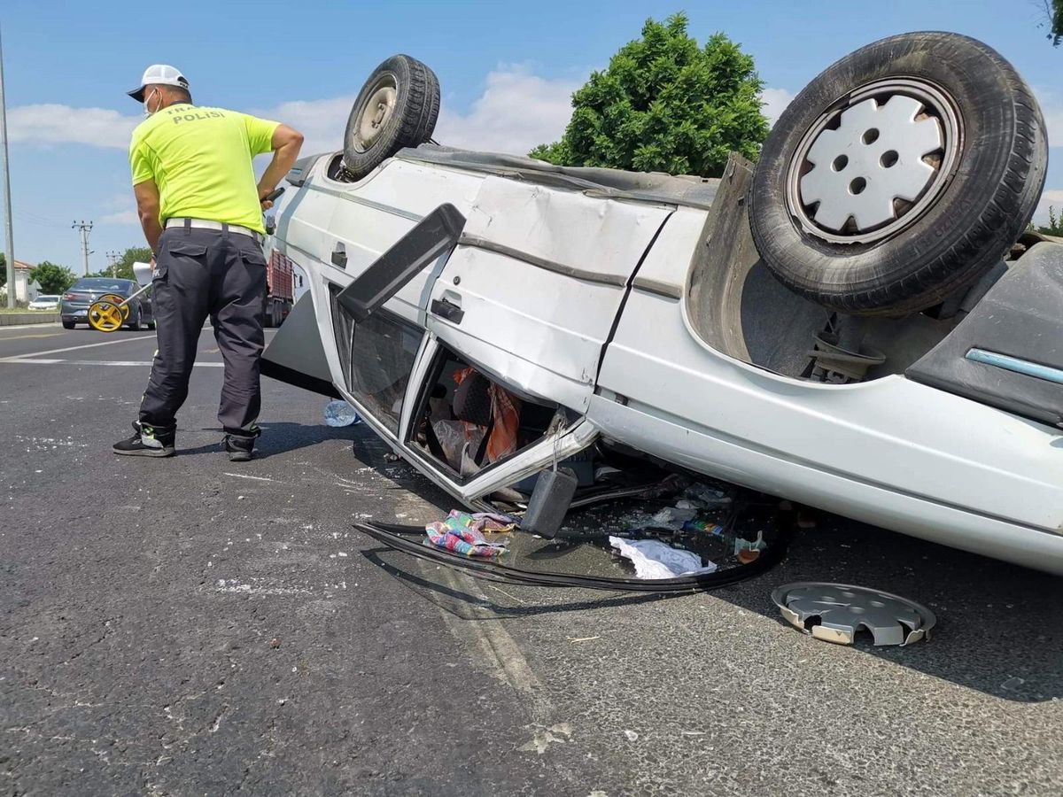 Takla atan otomobilin sürücüsü yaralandı