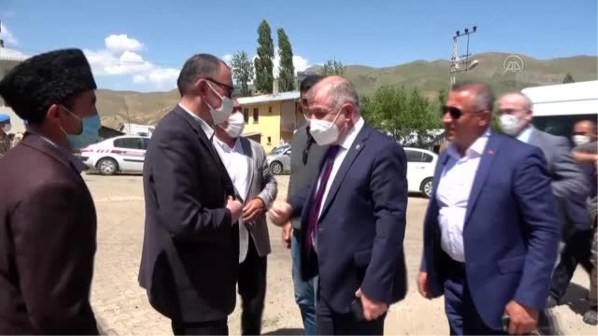 Ümit Özdağ, Kırgız Türklerinin yaşadığı Ulupamir köyünü ziyaret etti