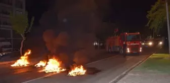 Yolu kapatıp, su istediler